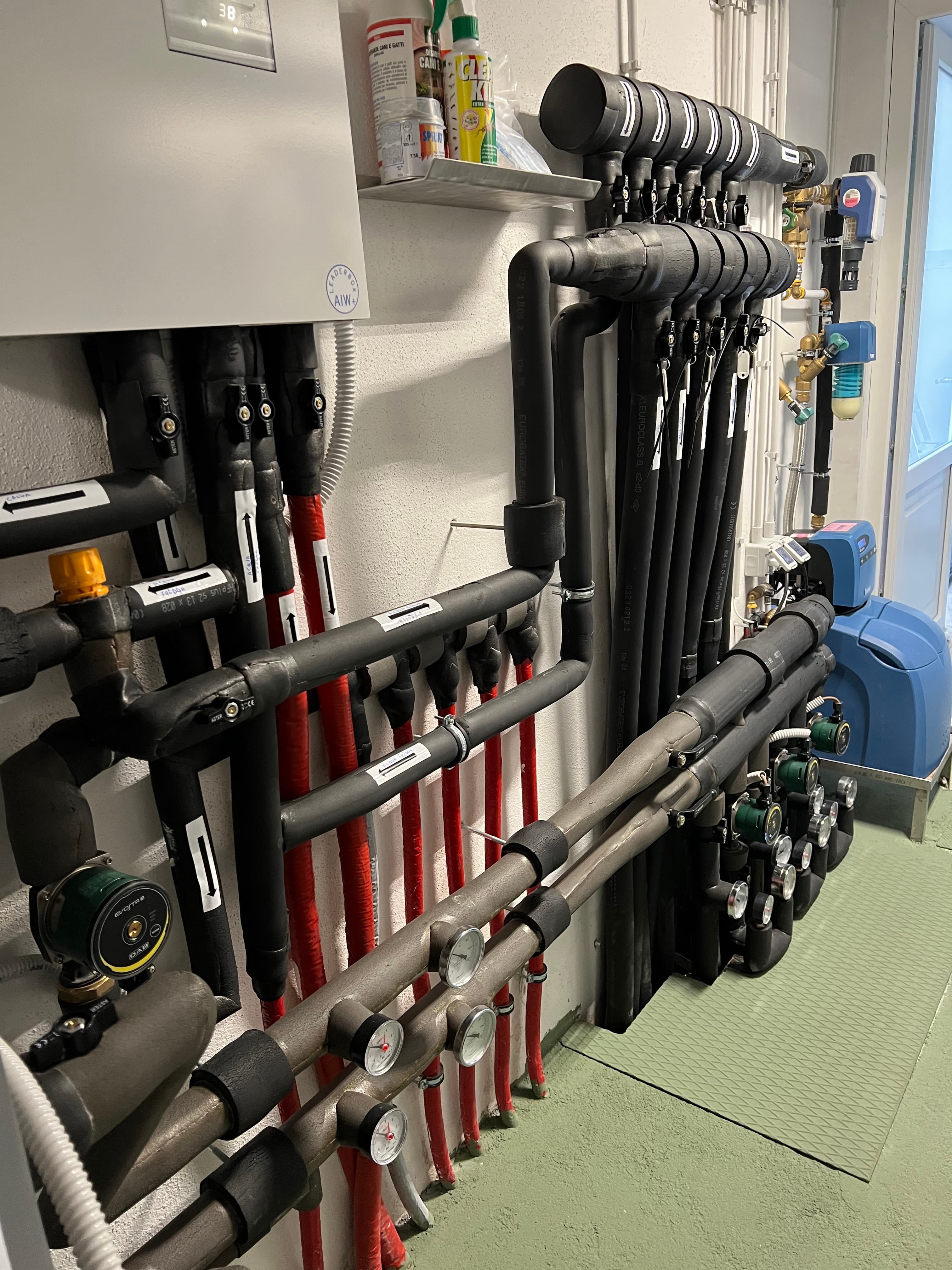 Manifolds with insulated piping