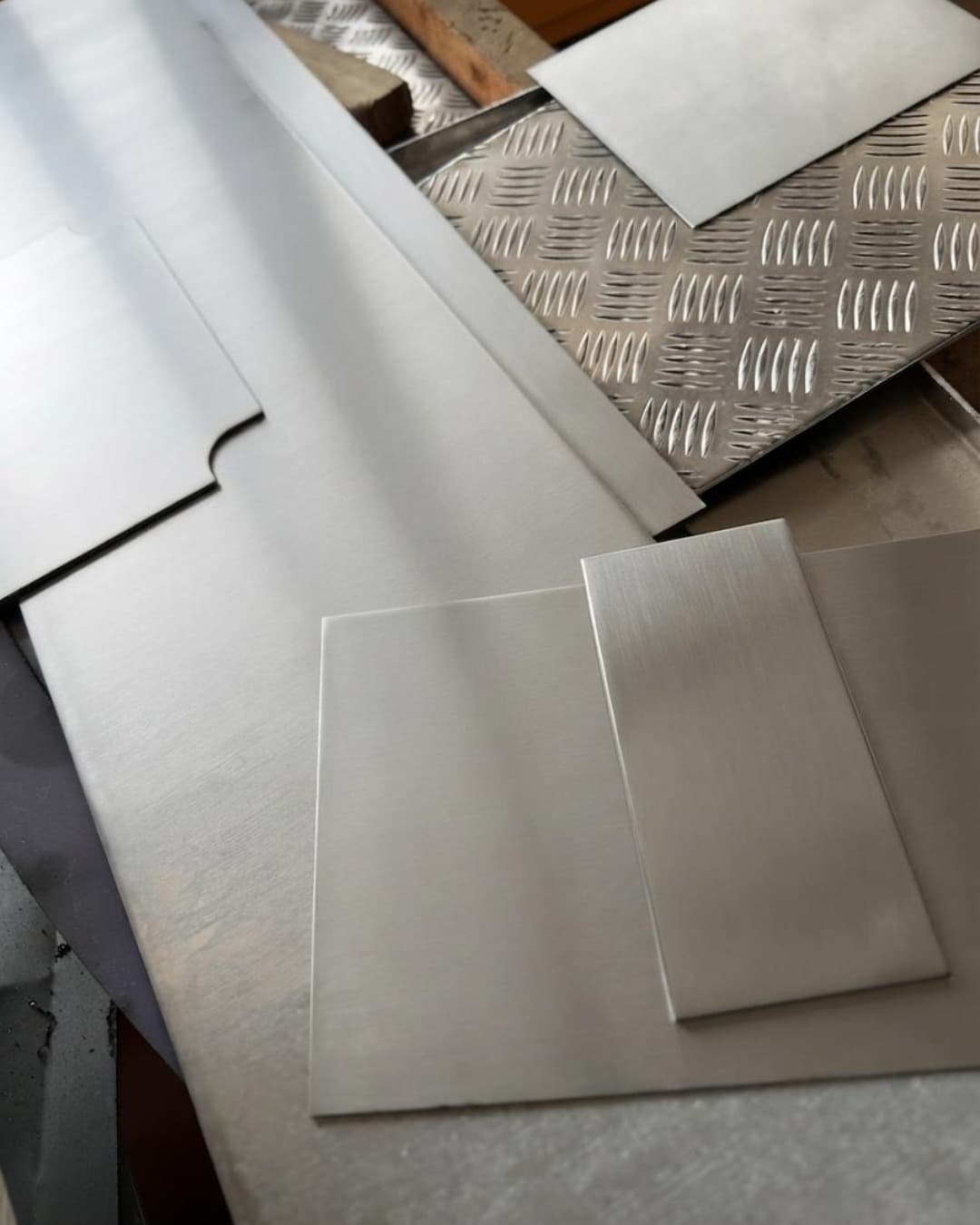 Lamiere e pannelli in acciaio inox tagliati su misura