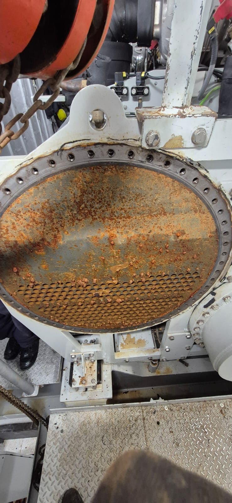 Fouled tube sheet before cleaning