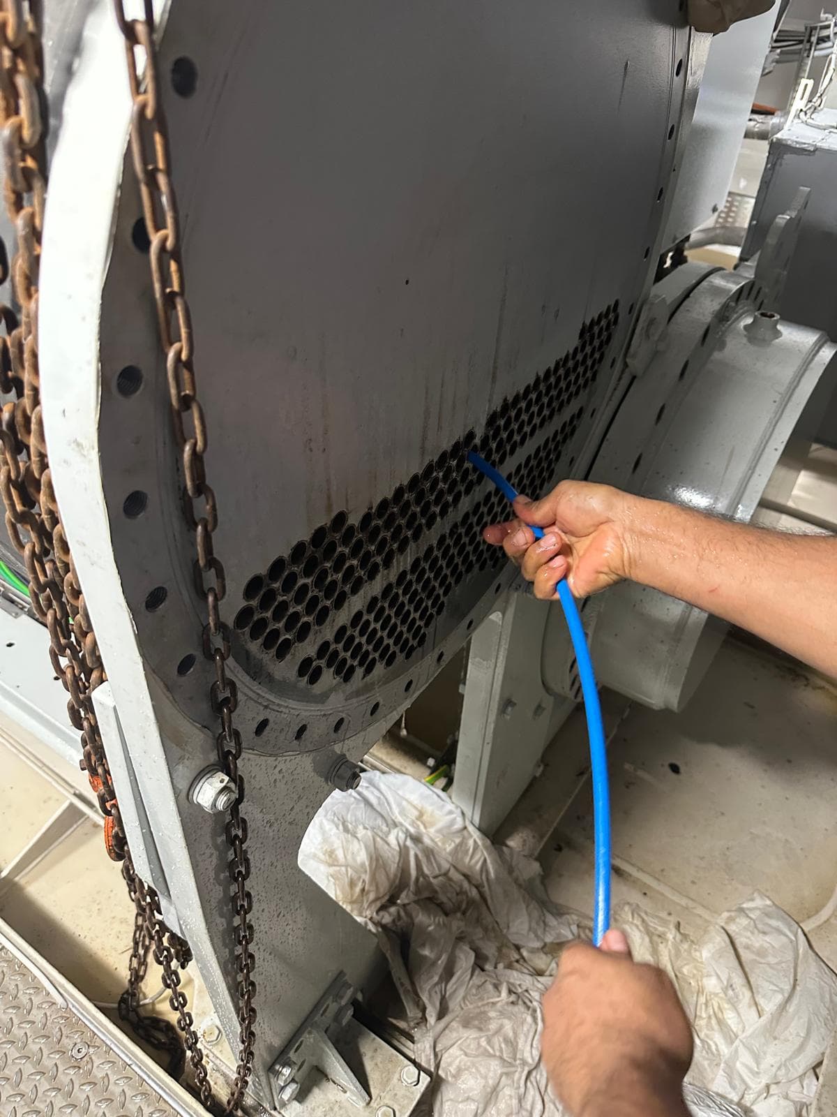 Cleaning the condenser tubes