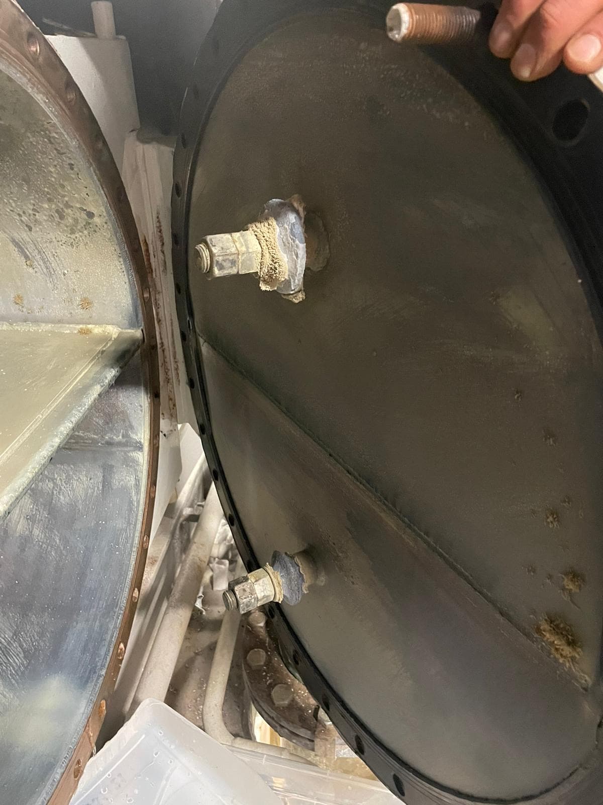 Exchanger head during reassembly